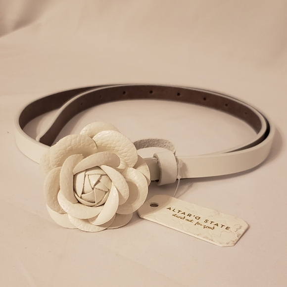 Altar'd State Accessories - Altered State White Flower Belt